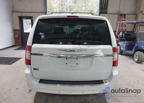 2015 Chrysler Town & Country Touring-L z USA, uszkodzony, nr VIN 2C4RC1CG9FR619949